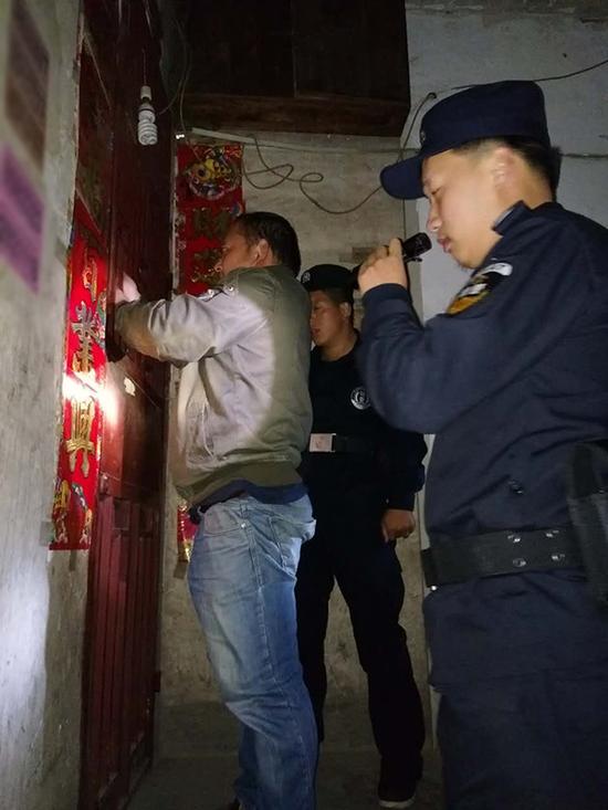 辽源粗心妈妈误将幼女锁家中 